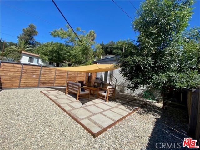 3422 Holyoke Drive, Los Angeles CA: https://media.crmls.org/mediaz/015dca06-d384-45a4-88ff-0e4051d5c337.jpg