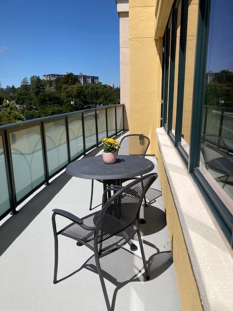 10 Crystal Springs Road, San Mateo CA: https://media.crmls.org/mediaz/015e11e8-0850-4740-a2ae-69279aefbcf8.jpg