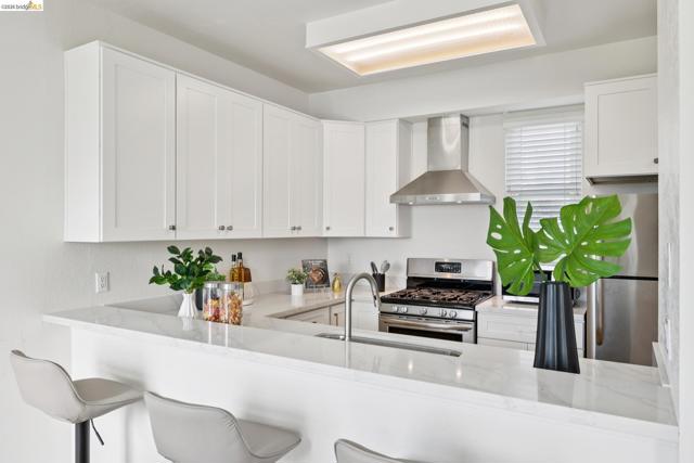 Image 21 of 55 For 306 Commodore Dr