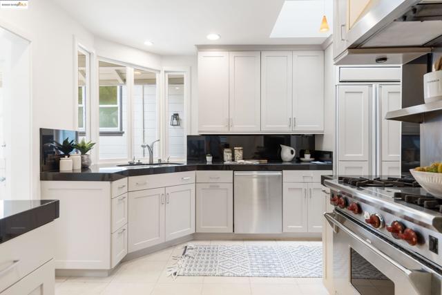 2333 Leimert Blvd, Oakland CA: https://media.crmls.org/mediaz/015eb659-582e-492a-9ab0-878181d7bba7.jpg