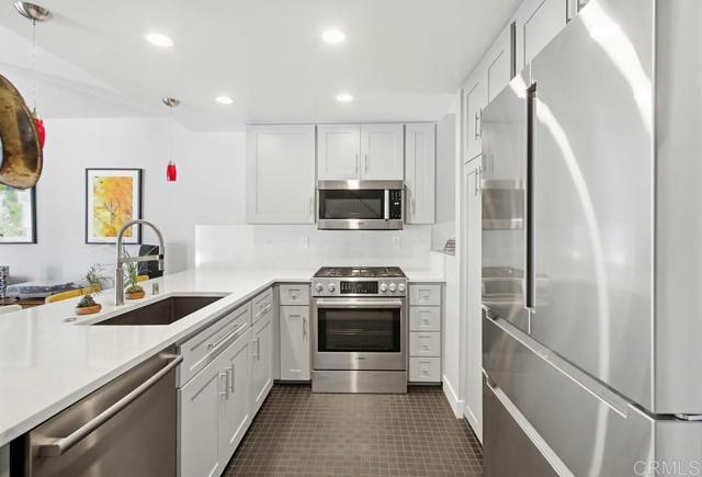 Detail Gallery Image 8 of 41 For 3350 Cherokee Ave #25,  San Diego,  CA 92104 - 2 Beds | 2/1 Baths