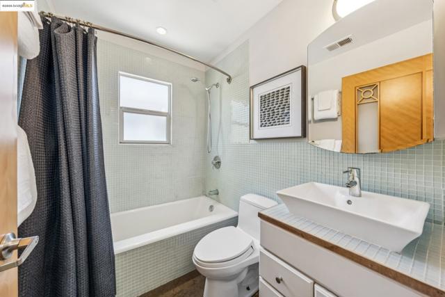 1708 Derby St, Berkeley CA: https://media.crmls.org/mediaz/015f9f50-f1ed-4075-b3a3-2db8f2940bea.jpg