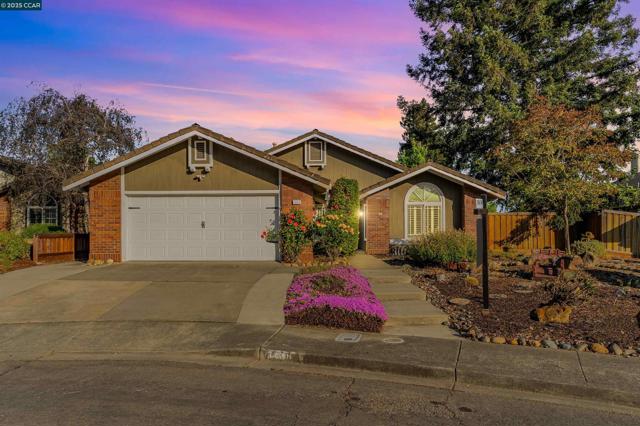 1438 Landahl Ct, Benicia CA: https://media.crmls.org/mediaz/015fdd79-850d-4aef-af4e-7046e8379208.jpg
