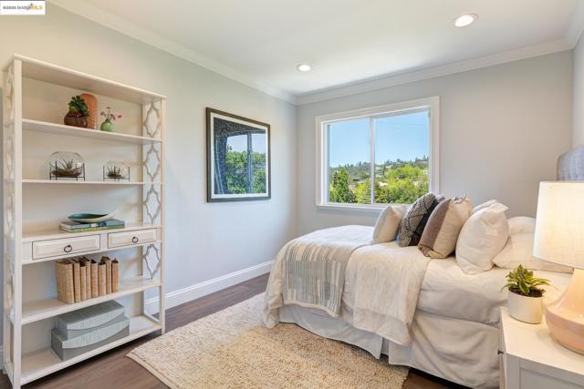 2 Cavendish Ln, Piedmont CA: https://media.crmls.org/mediaz/01605988-dba0-4f73-92d0-211633475760.jpg