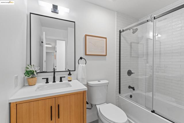 34841 Potomac River Pl, Fremont CA: https://media.crmls.org/mediaz/0160a3f1-a289-4fed-b724-a609944fba3d.jpg