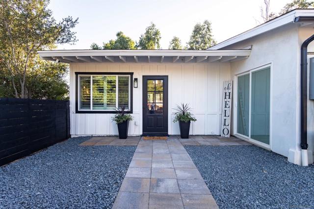 11534 Manzanita Rd, Lakeside CA: https://media.crmls.org/mediaz/01611645-fbac-4510-84b6-1a9e3e54c3c3.jpg