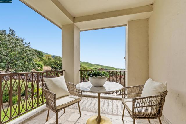 2981 GRAPEVINE TER, Fremont CA: https://media.crmls.org/mediaz/016135c4-3316-4d01-b476-35cffde04854.jpg