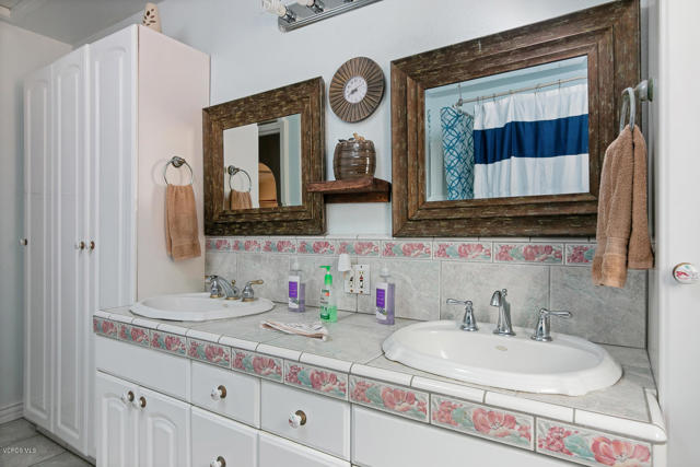 733 N M Street, Oxnard CA: https://media.crmls.org/mediaz/01616452-5179-4c15-9528-290b626dae71.jpg