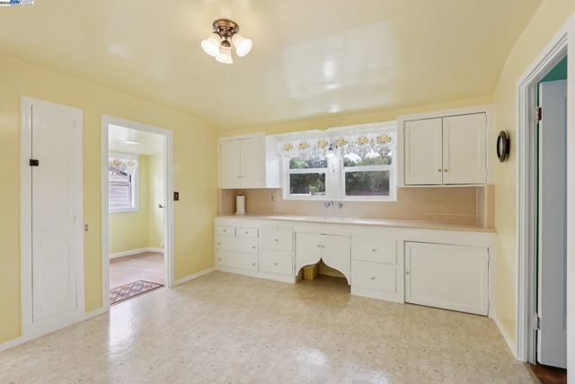 11768 Main St, Sunol CA: https://media.crmls.org/mediaz/0161abaf-d648-4822-9741-daf137c3378b.jpg