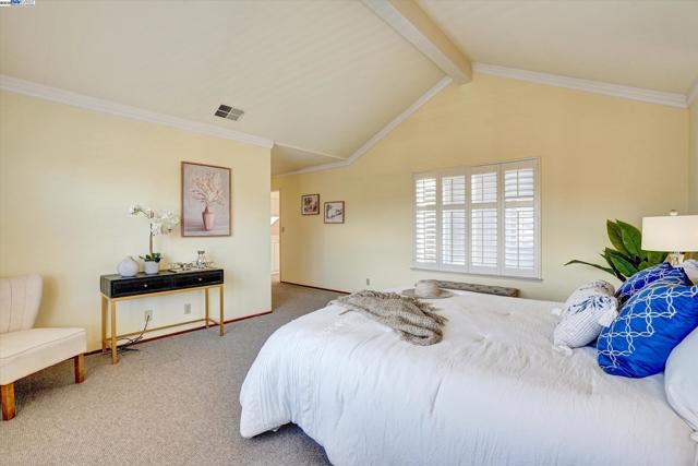 37 Clipper Drive, Alameda CA: https://media.crmls.org/mediaz/0161c9cd-0121-497b-92ab-88fcbd8d31d3.jpg