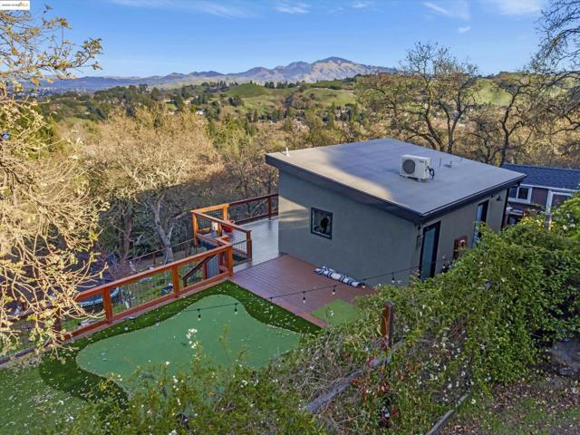 3336 Oak Ct, Lafayette CA: https://media.crmls.org/mediaz/016383b7-8fa9-4c52-89d0-e0a1c0df879e.jpg