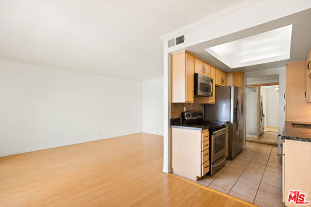 1131 Alta Loma Road, West Hollywood CA: https://media.crmls.org/mediaz/0163c8a7-9979-497b-b270-b3614c6a490e.jpg