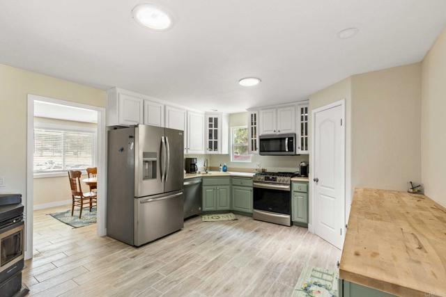 30578 Chihuahua Valley Road, Warner Springs CA: https://media.crmls.org/mediaz/0163fc28-c93f-4deb-869b-a40256aa3bd7.jpg