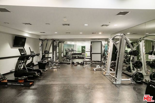 655 S Hope Street, Los Angeles CA: https://media.crmls.org/mediaz/01643d1b-0689-48c4-8b2d-dc19000b71b5.jpg