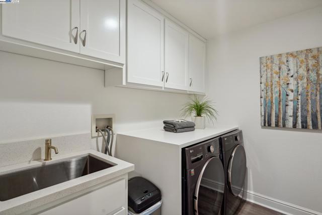 418 Golf Ct, Walnut Creek CA: https://media.crmls.org/mediaz/0164b6d3-2ab6-4675-a84a-72b66bce9b2a.jpg