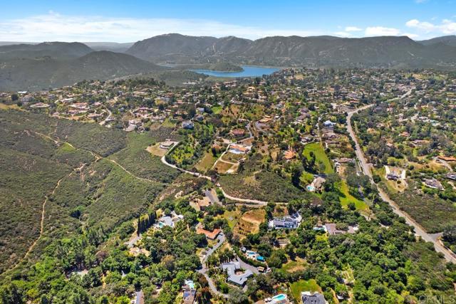 713 Quiet Hills Farm Road, Escondido CA: https://media.crmls.org/mediaz/0164bde0-27fb-4b04-9bad-849d517459fe.jpg