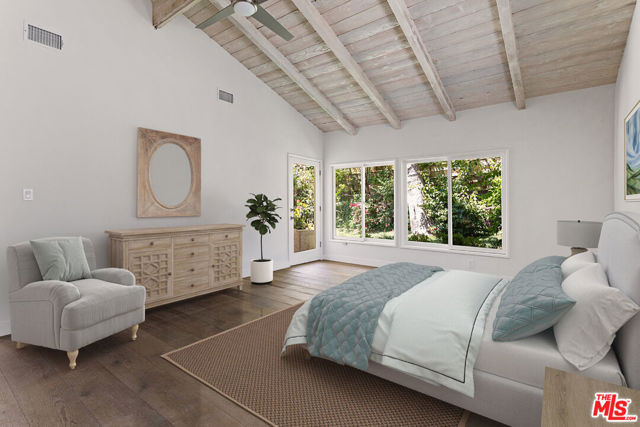3933 Mandeville Canyon Road, Los Angeles CA: https://media.crmls.org/mediaz/0164df46-4624-43bb-9baf-1ebf353aa94f.jpg