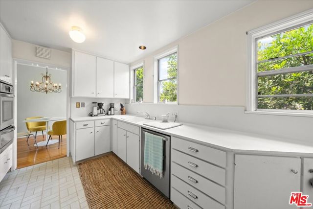 80 S Grand Avenue, Pasadena CA: https://media.crmls.org/mediaz/0164e6b7-6a6a-493f-a4e2-56bf401dfefc.jpg