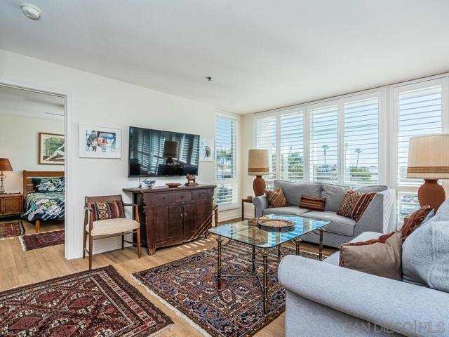 924 Hornblend, San Diego CA: https://media.crmls.org/mediaz/01655aff-635d-48c3-a689-e0fe648ee1b6.jpg
