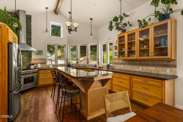Detail Gallery Image 11 of 44 For 15990 Maricopa Hwy, Ojai,  CA 93023 - 4 Beds | 3 Baths