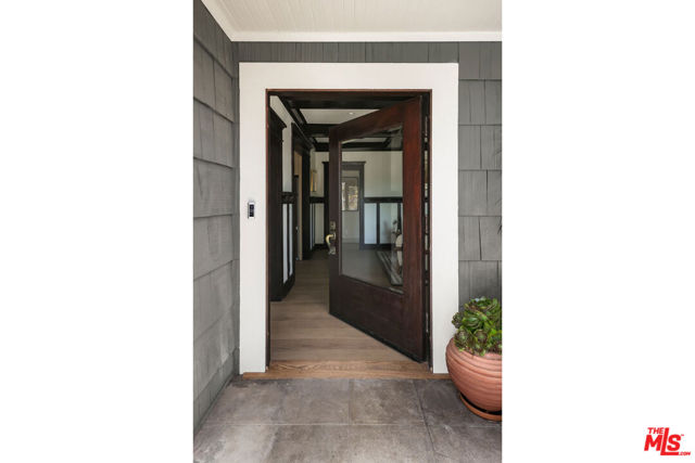 1644 Golden Gate Avenue, Los Angeles CA: https://media.crmls.org/mediaz/01660347-f305-4359-91f3-2226722c2126.jpg