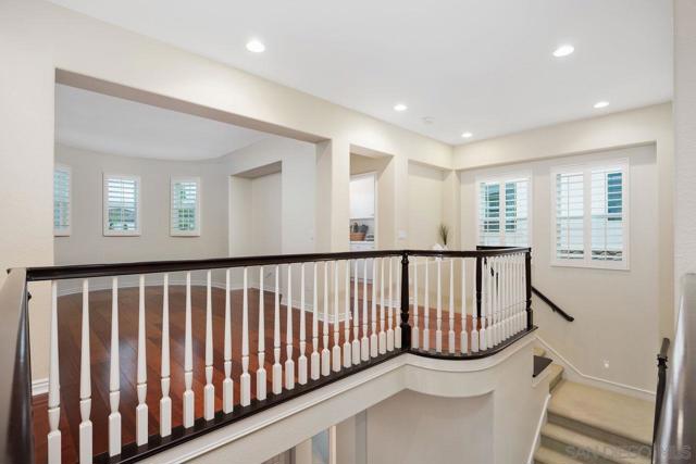 4772 Sunset Heights Ct, San Diego CA: https://media.crmls.org/mediaz/01660cb7-9b9c-48dd-92a6-219113361619.jpg