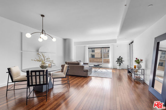 6250 Hollywood Boulevard, Los Angeles CA: https://media.crmls.org/mediaz/01663e1e-69b3-44f4-abeb-4ee919fb8c2b.jpg