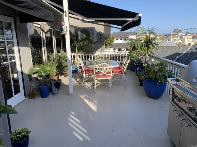 429 Begonia Avenue, Corona del Mar CA: https://media.crmls.org/mediaz/016656fd-904f-44c9-adf9-976b6b182b1d.jpg