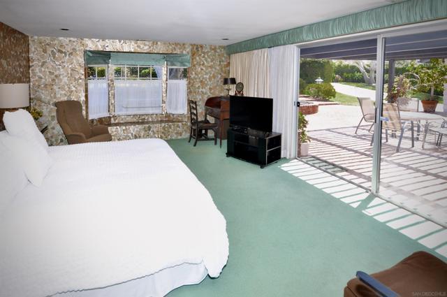 8294 Prestwick Dr, La Jolla CA: https://media.crmls.org/mediaz/01667143-0244-4de1-9c21-c55f5ea006e8.jpg