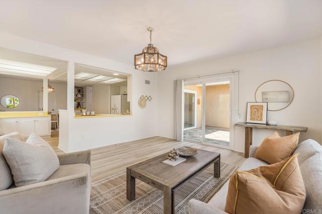 Detail Gallery Image 14 of 34 For 2476 Pinewood St, Del Mar,  CA 92014 - 3 Beds | 2 Baths