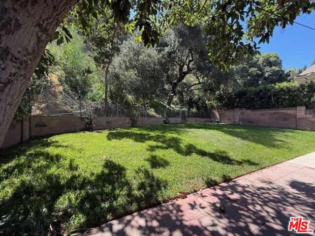 2515 Canyon Drive, Los Angeles CA: https://media.crmls.org/mediaz/01672b48-e821-4b0d-824c-300d03c07bff.jpg