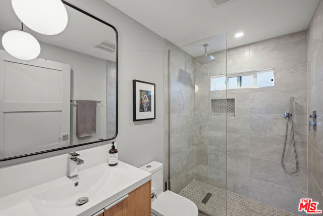 7337 5th Avenue, Los Angeles CA: https://media.crmls.org/mediaz/0167655b-7693-4f49-823a-1420b780a3fc.jpg