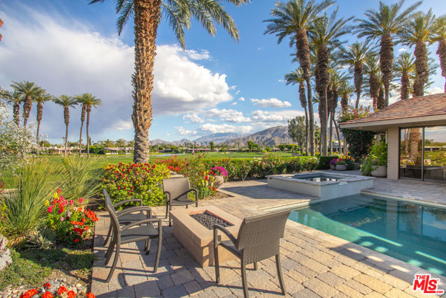 4 Trinity Court, Rancho Mirage CA: https://media.crmls.org/mediaz/01678f72-ca68-4223-943c-7cb377b14a02.jpg