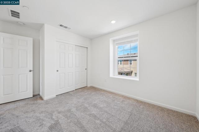 5013 Shefford Ct, Vacaville CA: https://media.crmls.org/mediaz/0167a501-2490-4946-9577-ba93908fcbf9.jpg