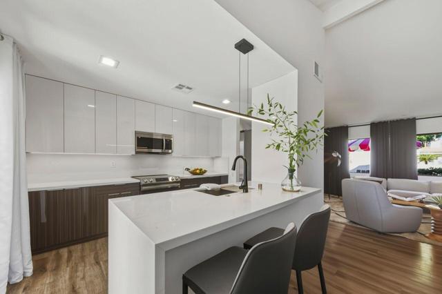 2113 Sunshine Way, Palm Springs CA: https://media.crmls.org/mediaz/0167ab9a-a028-4840-992e-a30c5abe4262.jpg