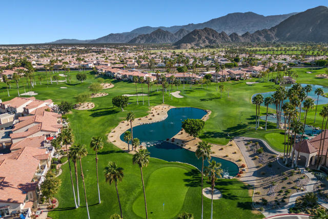 78337 Scarlet Court, La Quinta CA: https://media.crmls.org/mediaz/0168245b-8e78-4e2b-9e54-4869d234eb0e.jpg