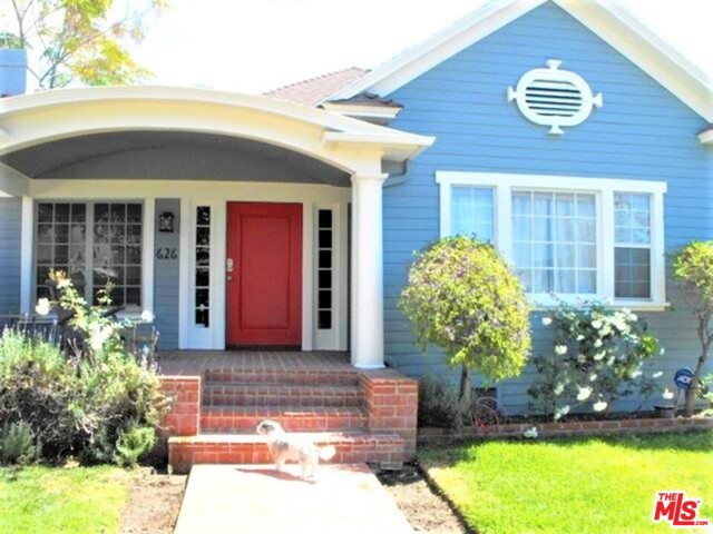 626 N Gramercy Place Los Angeles, California Gorgeous Craftsman with great upgrades in desired Hancock Park adjacent/Mid Wilshire area. 3BD + 2BTH (two large bedrooms and extra room with separate sideyard entrance that can be used as an add'l bedroom or office). Beautiful hardwood floors and new paint throughout and double pane windows that provide great light in every room. Remodeled kitchen with granite counter tops and upgraded stainless steel appliances are a great addition. Covered backyard patio and large backyard are perfect for entertaining as well as the large, covered porch in the front yard. Detached one-car garage with extra long driveway that can fit 4 additional cars. Live in the middle of Hollywood near Melrose close to restaurants, shops, and public transit. Stone's throw from Paramount Studios, Raleigh Studios, Conway Recording Studios, etc. Close to Larchmont Village, Koreatown, freeway access.