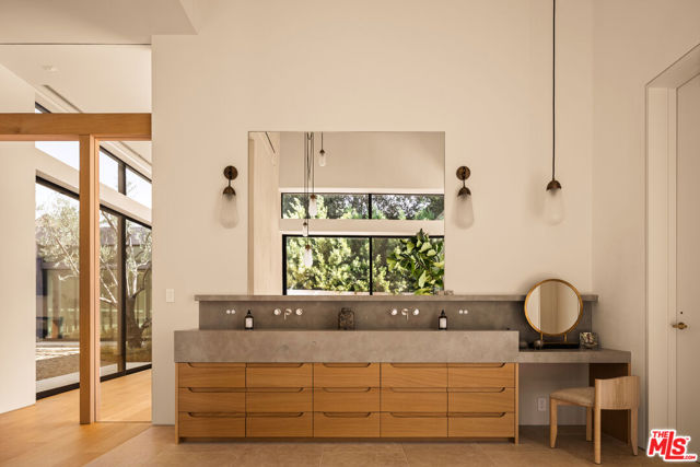 1225 Shippee Lane, Ojai CA: https://media.crmls.org/mediaz/0168f6b9-2528-4e24-b5d9-baaa70c4cfa0.jpg