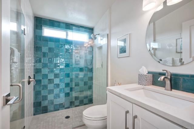 699 N Vulcan Avenue, Encinitas CA: https://media.crmls.org/mediaz/01690700-4c0d-4317-be7d-a426b032795c.jpg