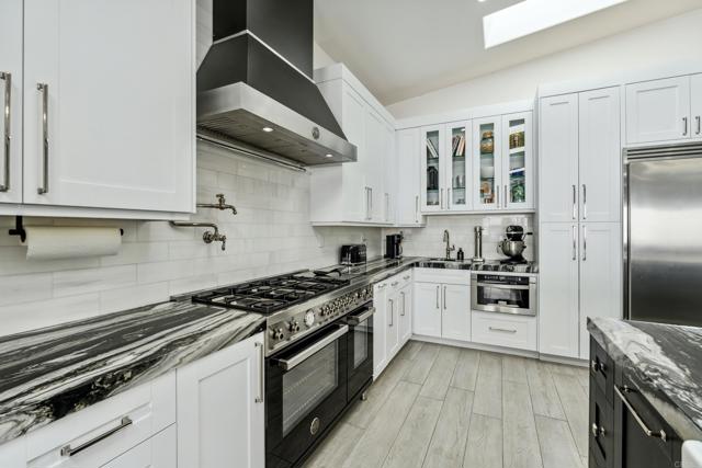 Detail Gallery Image 14 of 46 For 4230 Orchard Ave, San Diego,  CA 92107 - 4 Beds | 4/1 Baths