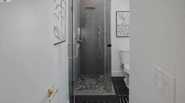 2232 Rosedale Ave, Oakland CA: https://media.crmls.org/mediaz/0169256f-23b0-4ac3-bc44-d69ce8d4c48f.jpg