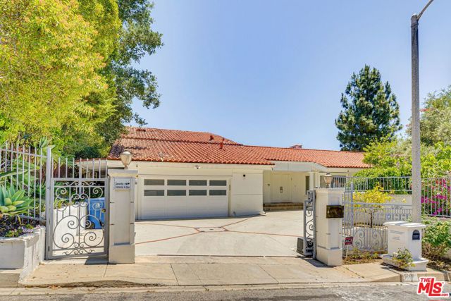1410 Stradella Road, Los Angeles CA: https://media.crmls.org/mediaz/016957b1-a59e-40fe-8222-39aa8bda6076.jpg