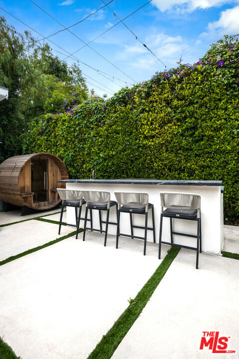 4469 Stern Avenue, Sherman Oaks CA: https://media.crmls.org/mediaz/0169d04a-14f8-4fa6-b81b-1474e401b372.jpg