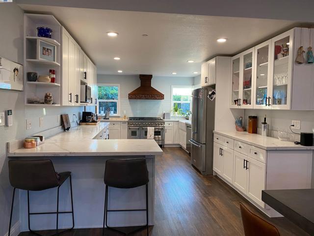 588 E Angela St, Pleasanton CA: https://media.crmls.org/mediaz/0169e4f8-e67c-4a76-919d-5ba86def3997.jpg
