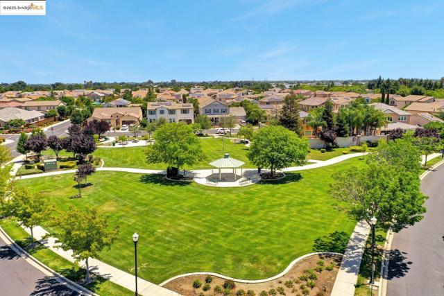 2743 Cathedral Cir, Brentwood CA: https://media.crmls.org/mediaz/016a624e-fde3-4a12-9cb8-913e4d4ea20e.jpg