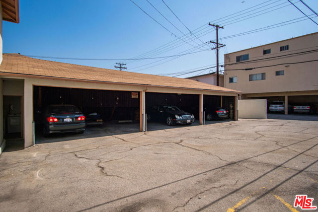 1124 San Rafael Avenue, Glendale CA: https://media.crmls.org/mediaz/016a6634-c638-44e6-b8b7-24a2cbb215c4.jpg