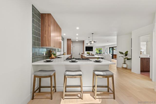 896 La Jolla Rancho Road, La Jolla CA: https://media.crmls.org/mediaz/016a8bb7-bd07-4609-93ad-74e4ecb73098.jpg