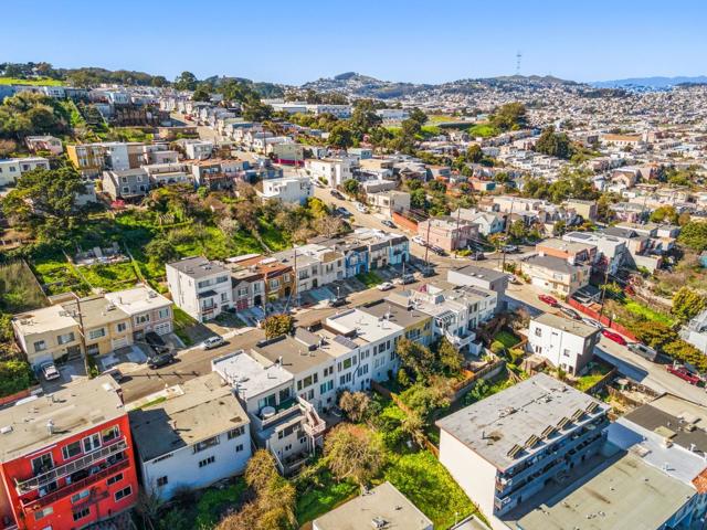 1033 Girard Street, San Francisco CA: https://media.crmls.org/mediaz/016b18b1-3c22-4152-b470-537252cba702.jpg