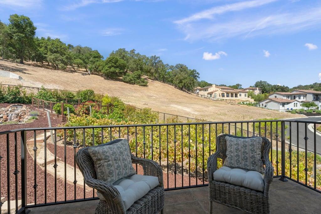 https://media.crmls.org/mediaz/016bfaee-60ec-45e6-955d-7708051f475f.jpg?preset=X-Large