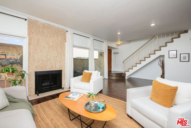 5139 Balboa Boulevard, 9 photo 4